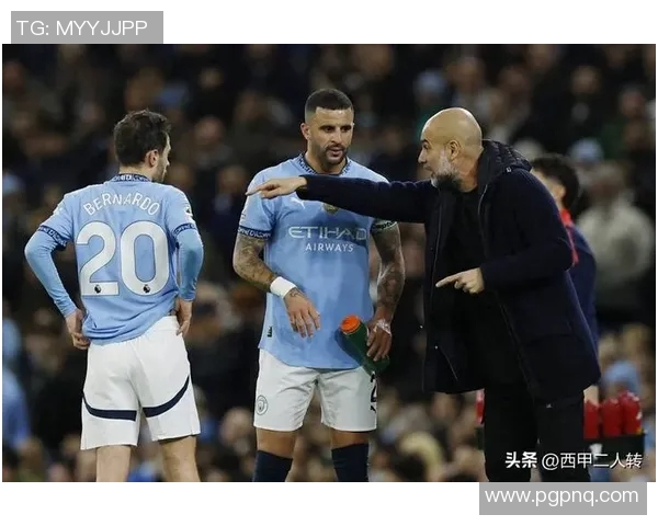 沃克精彩助攻助力曼城逆转胜利展现团队合作精神